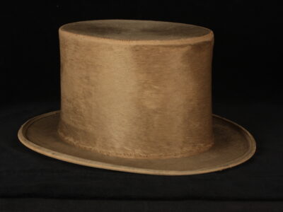 Top Hat made of gold coloured silk